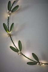 Mistletoe Wreath: Green